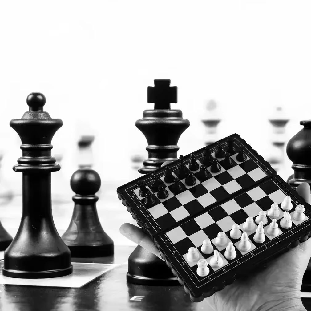1Pc Mini Magnetic  Chess Set   - Kids Outdoor Kit recensione e prezzo