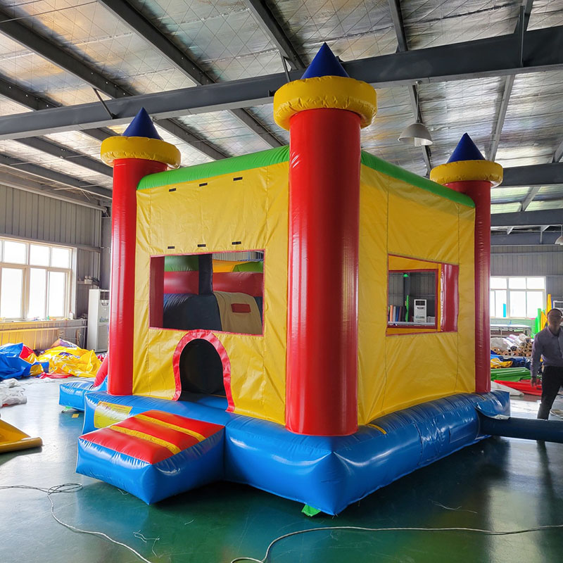 Bounce House with Slide Jumpin - Kids Outdoor Jump House recensione e prezzo