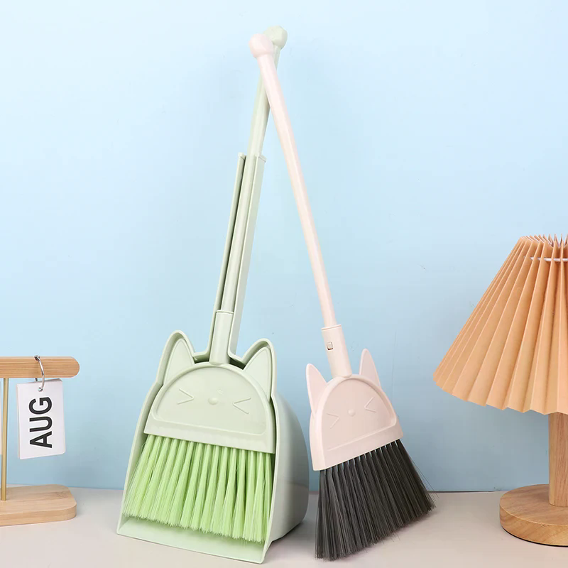 1 Set Cartoon Flexible Bristle - Kids Outdoor Broom recensione e prezzo